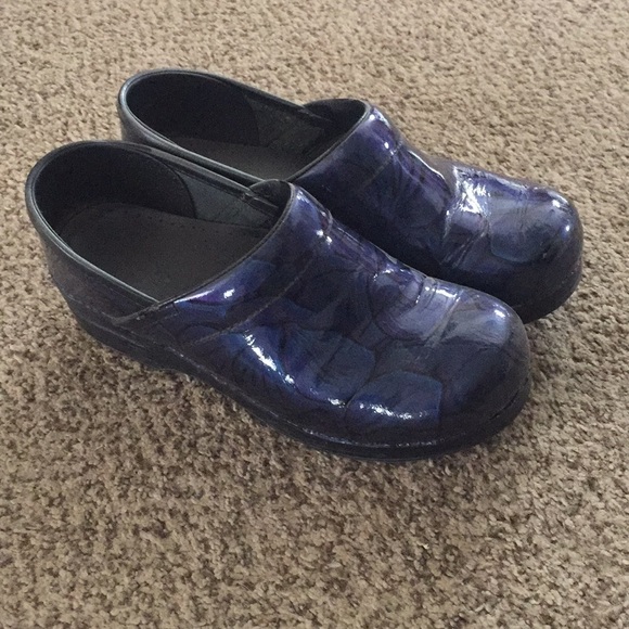 navy blue dansko clogs